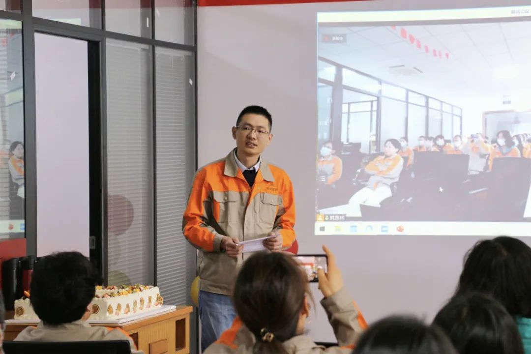 亚洲精品久久久久中文第一幕